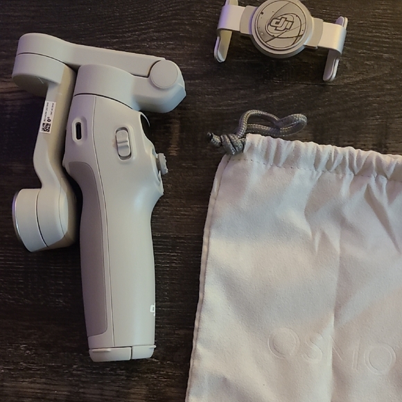 DJI Osmo Mobile 7 Gimbal Stabilizer for iPhone, Android - Picture 6 of 10